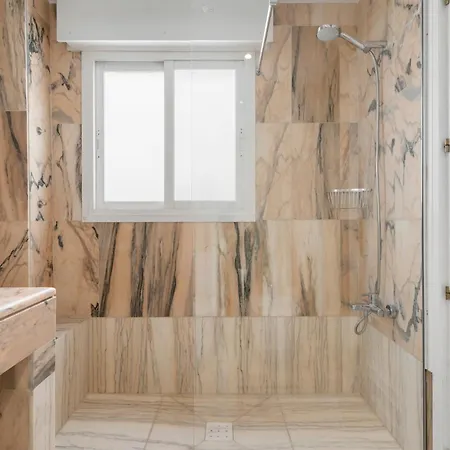 Sea View 2-bedroom With Pool 아파트 마르베야