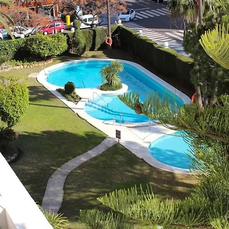 Sea View 2-bedroom With Pool Apartament