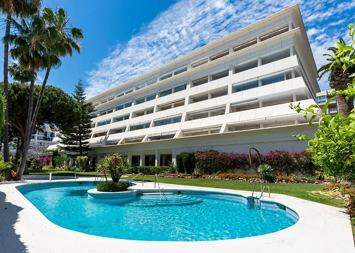 Sea View 2-bedroom With Pool * Μαρμπέλλα