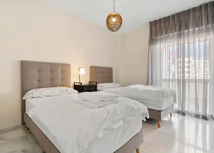 Sea View 2-bedroom With Pool Μαρμπέλλα